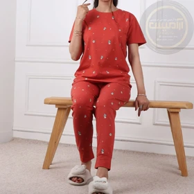 تی‌شرت و شلوار قواره دار
