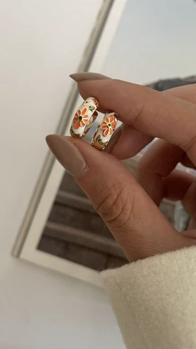 گوشواره حلقه‌ای میناکاری