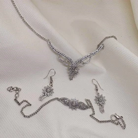 سرویس کامل برند شین مدل «فرشته برفی» | آبکاری رادیوم و نگین‌کاری ظریف (با گارانتی)