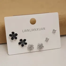 پک گوشواره نگین‌دار کلارا با آبکاری نقره925 رنگ سیلور