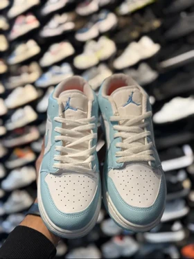 کتانی جردن وان مردانه سفید آبی آسمانی