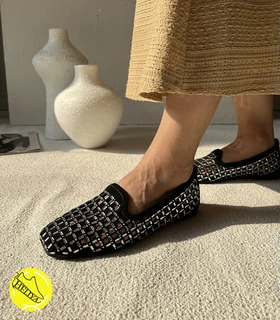 کالج زنانه جذاب راحتی
