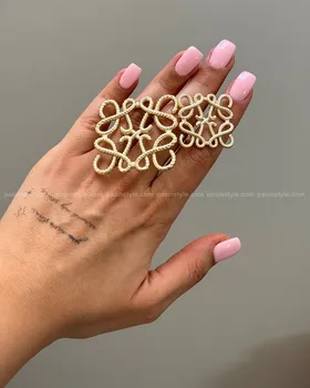 سنجاق سینه لووه loewe