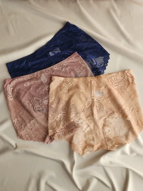 شورت فاق بلند نخ و دانتل کد: 3978