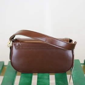 کیف دوشی زنانه پاسپورتی پکه دار