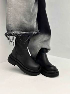بوت MIU MIU