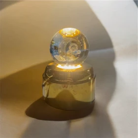 چراغ خواب گوی کریستال طرحدار/ گردان / سایز کوچک