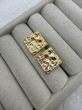 گوشواره طرح چکشی مربع