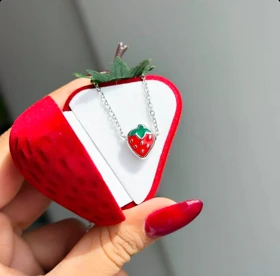 گردنبند توت فرنگی