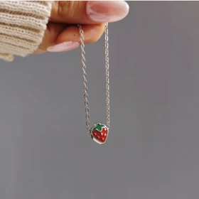گردنبند توت فرنگی کیوت🍓