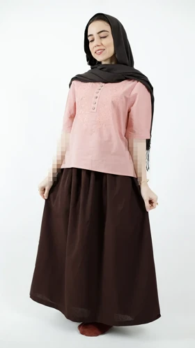 بلوز گلدوزی وارداتی یقه هفت طرح دکمه آستین کوتاه