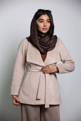 پالتو زنانه یقه آمریکایی کجراه (کرم روشن)