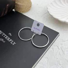 گوشواره حلقه‌ای زنانه ژوپینگ، ظاهری مدرن و درخشان Xuping