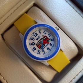 ساعت مچی بچگانه Q&Q ضد آب بند زرد طرح ماشین