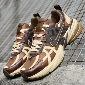 Nike V2K Run – Light British Tan / Sesame