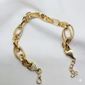 دستبند برند شین مدل «جلوه زرین» | با آبکاری طلای 24 عیار و بافت تراش‌دار