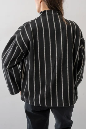 کت جیب‌دار یقه ایستاده زنانه