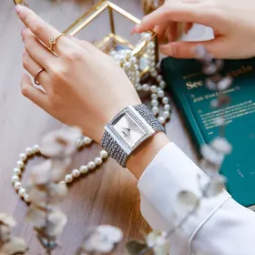 ساعت دستبندی زنانه کاکاچی مکعبی نگینی اورجینال