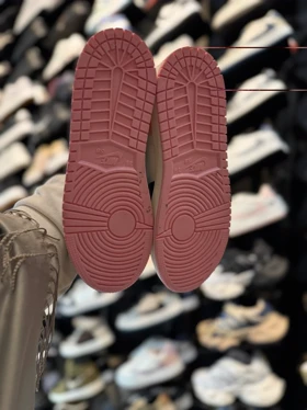 کتانی زنانه جردن وان ساق‌دار سرمه ای صورتی