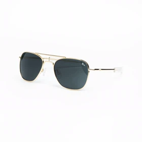 خرید عینک American Optical AO Pilot با طراحی کلاسیک خلبانی، فریم فلزی طلایی و لنز تیره؛ انتخابی اصیل برای استایلهای کلاسیک و ماندگار (طلایی مشکی)