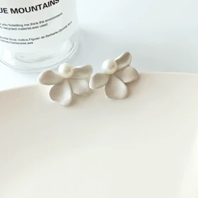 گوشواره فانتزی گلبرگ در 5 طرح