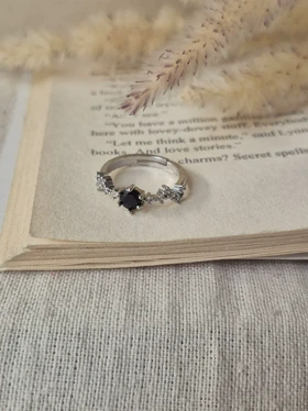 انگشتر جواهری فری سایز نگین مشکی