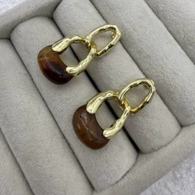 گوشواره رزین طرح زنجیر (قهوه ای۱)