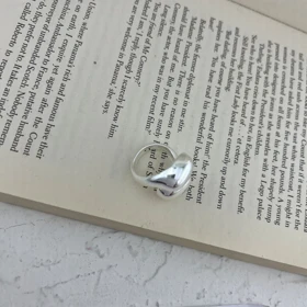 انگشتر زنانه با طرح مدرن و خاص