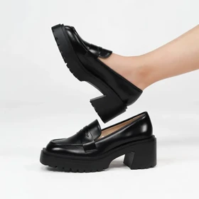 کفش راحتی زنانه استرادیواریوس مدل Stradivarius-Loafers-LFB30