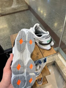 کتانی new balance9060 رنگ سفید