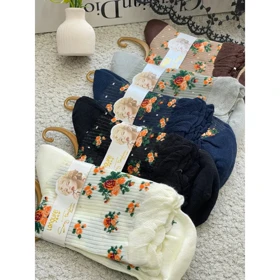 جوراب بلند گل‌گلی لبه چین