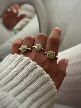 انگشتر نگین‌دار هندسی