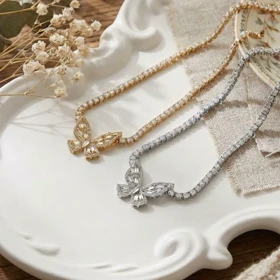 گردنبند طرح پروانه