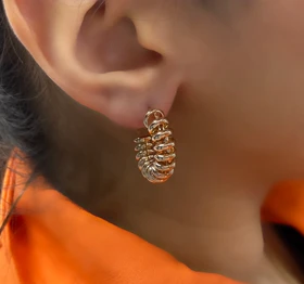 گوشواره حلقه‌ای طلایی مدل فنری ترند برند ژوپینگ