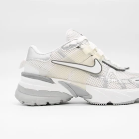 کتانی نایک V2K سفید نقره ای کد 6195