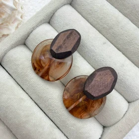 گوشواره چوبی و رزین کهربایی مرمری