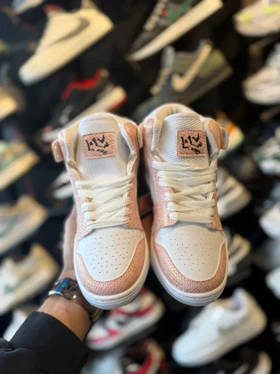 دراگون ساق‌دار گلبهی