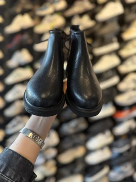 نیم بوت پشت پاپیون