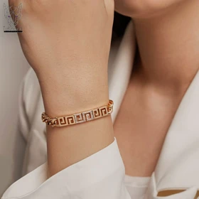 دستبند ورساچه نگین‌دار طرح کارتیه