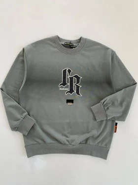 دورس پسرانه با لوگوی برجسته