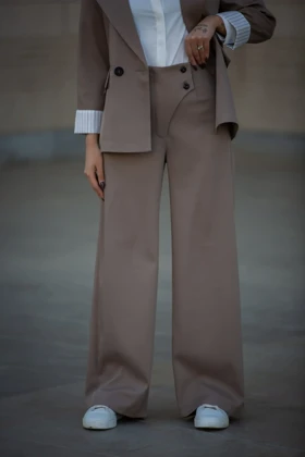 شلوار زنانه پرادا نقاب کج