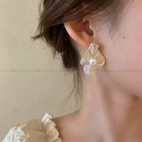 گوشواره ژورنالی صدف