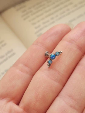 پیرسینگ گوش اوپال طبیعی