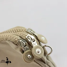 کیف دستی و مدارک برزنتی