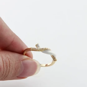 انگشتر زنانه طرح مینیمال