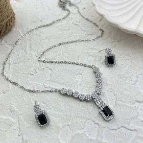 نیم ست زنانه جواهری با نگین مشکی شیک و خاص