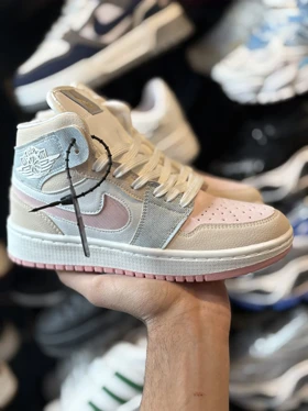 کتانی جردن ساق‌دار کرم صورتی