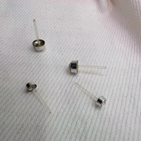 گوشواره میخی استیل مدل «تک‌نگین ریز» (سایز کوچک/مینی) | فروش تکی (عدد)