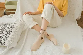 جوراب زنانه نخی ساق‌دار طرح قلبی