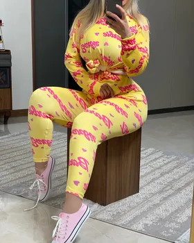 بلوز و شلوار طرح‌دار مخمل